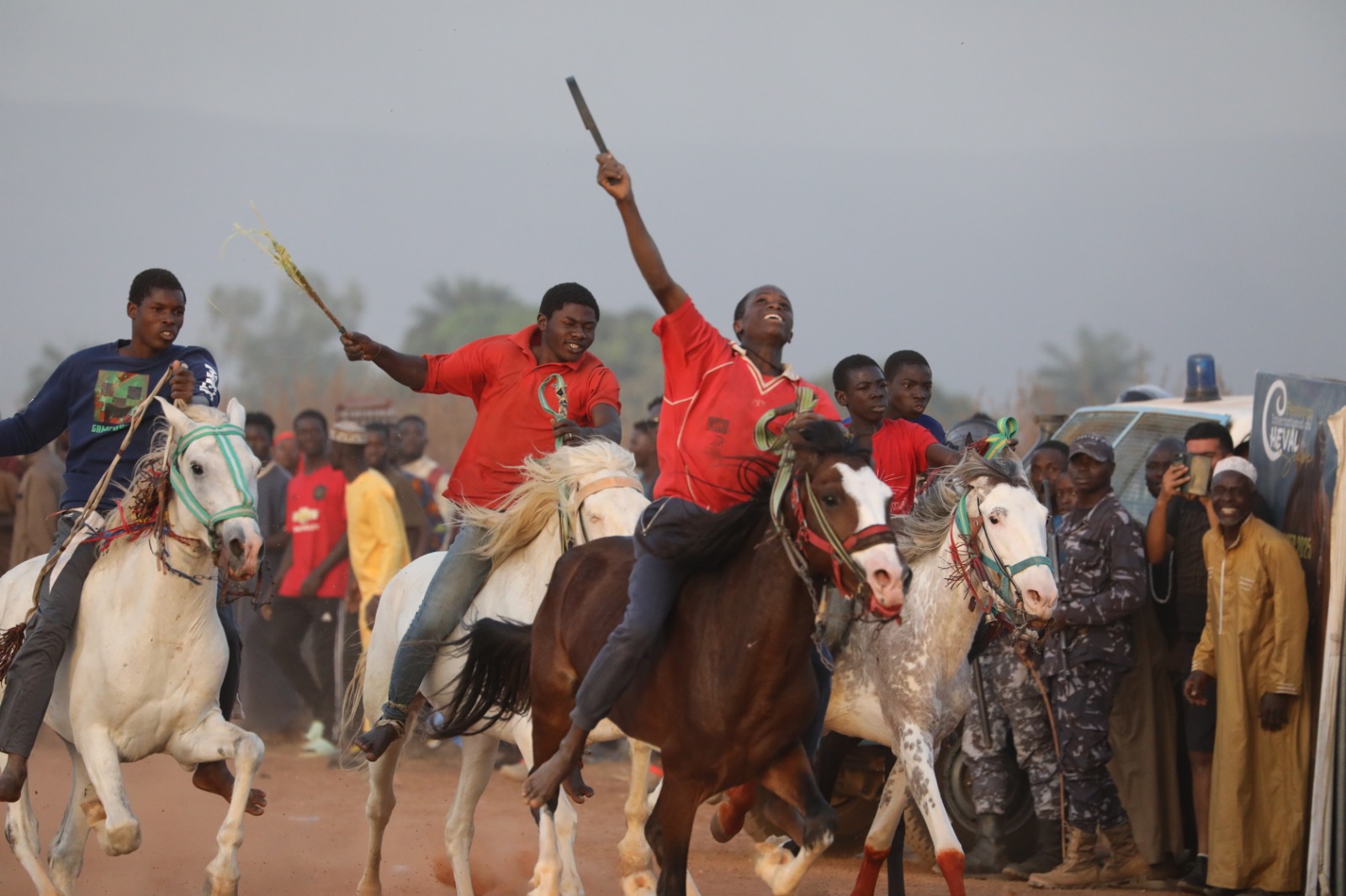 FESTICS - emran sayeed on Unsplash